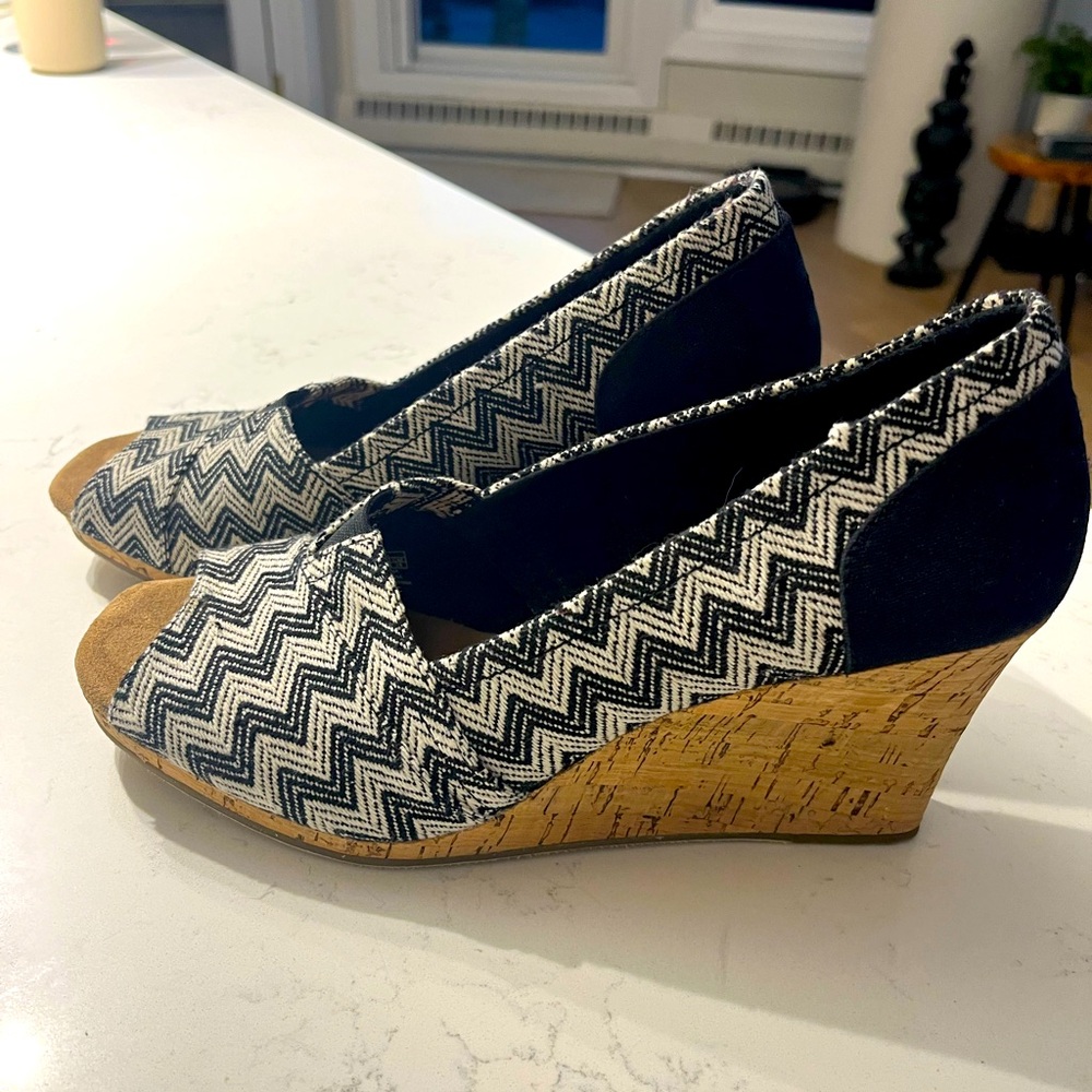 Tom’s Size 10 never worn